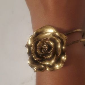 COPY - Gold Colored Flower metal bracelet